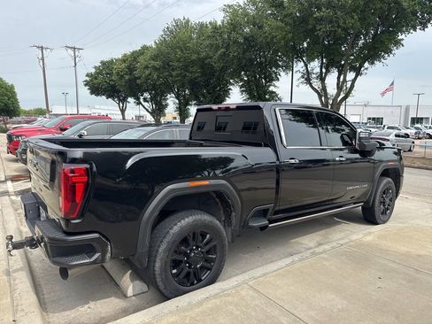 Used 2022 GMC Sierra 2500 Denali w/ Denali Black Diamond Edition AWD/4WD image 4