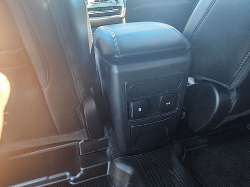 Used 2022 Ford Explorer XLT w/ Equipment Group 202A AWD/4WD image 23