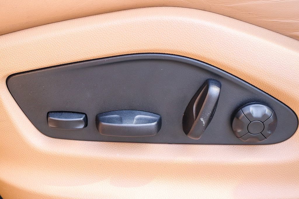 Used 2023 Porsche Cayenne AWD/4WD image 25