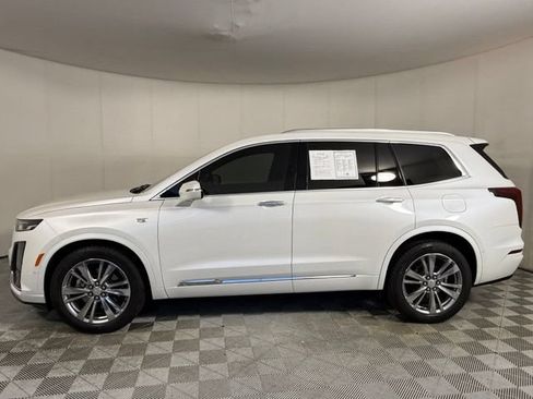Used 2023 Cadillac XT6 Premium Luxury w/ Technology Package FWD image 3