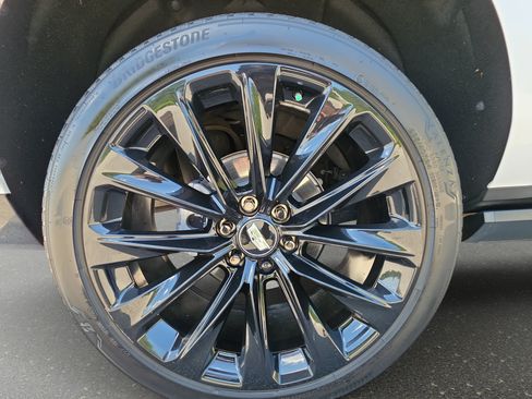 Used 2025 Cadillac Escalade ESV Sport Platinum w/ LPO, ONYX Package AWD/4WD image 36