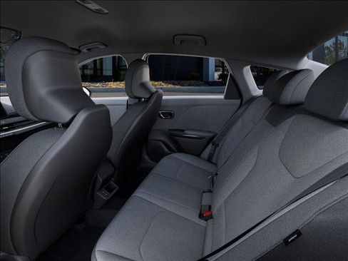 New 2025 Kia K4 LXS image 40