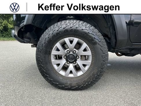 Used 2017 Toyota Tacoma SR5 w/ Tow Package AWD/4WD image 11