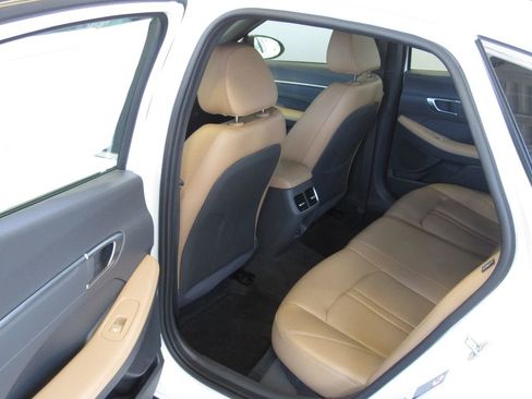 Used 2021 Hyundai Sonata Limited w/ Preferred Accessory Package image 14