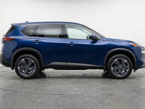 Used 2025 Nissan Rogue SV AWD/4WD image 11