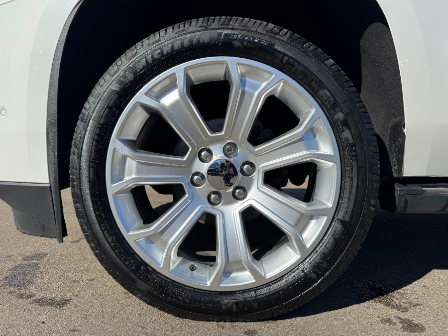 Used 2017 Cadillac Escalade Premium Luxury AWD/4WD image 13