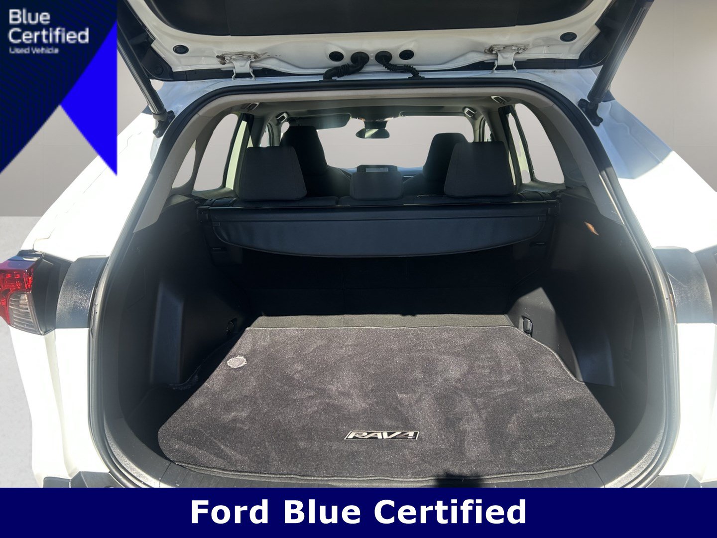 Used 2019 Toyota RAV4 XLE w/ Convenience Package FWD image 7