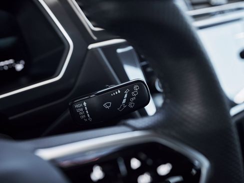 Used 2024 Volkswagen Tiguan SE R-Line image 41