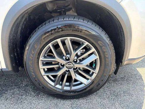 Used 2024 Nissan Rogue S FWD image 13