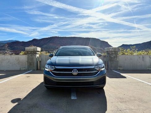Used 2024 Volkswagen Jetta SE image 5