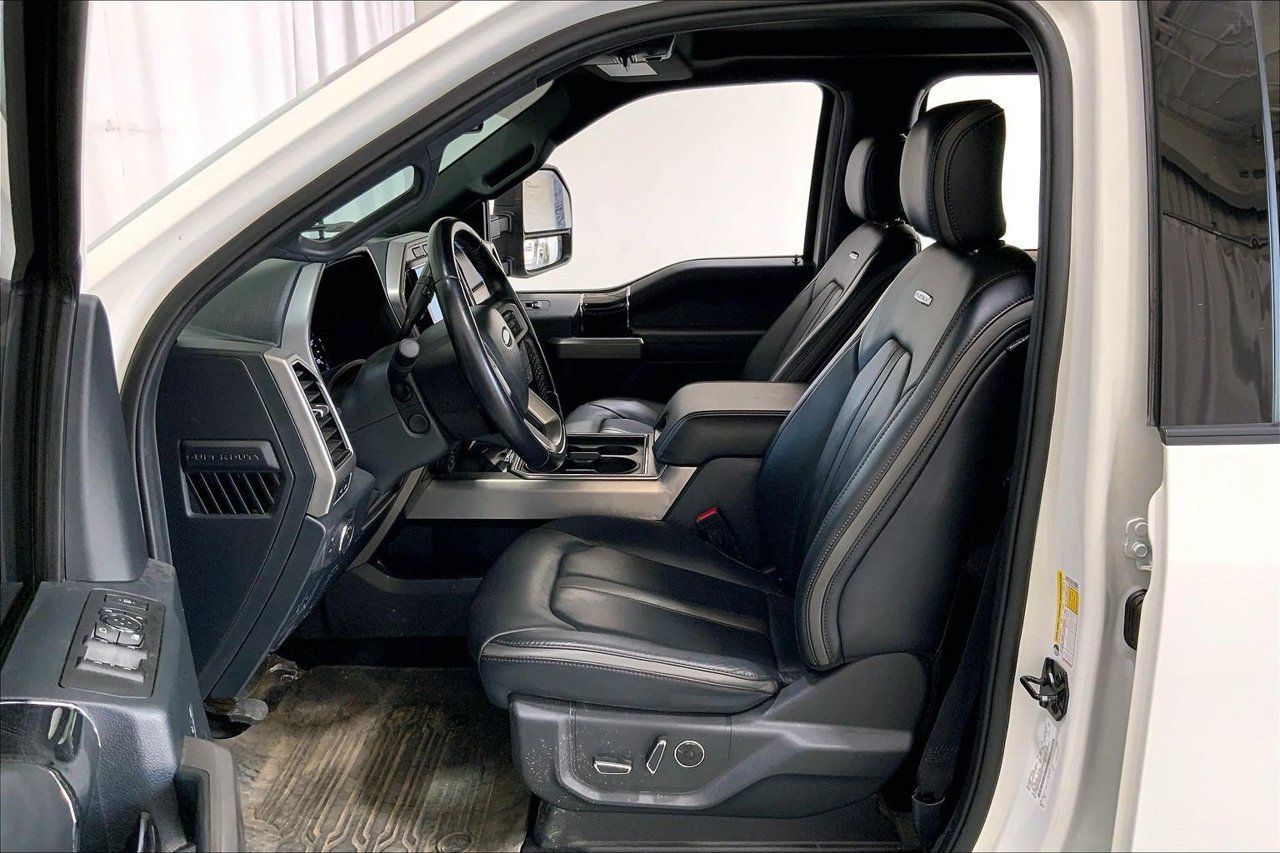 Used 2022 Ford F350 Platinum w/ Tremor Off-Road Package AWD/4WD image 15