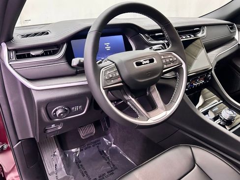 New 2025 Jeep Grand Cherokee Limited w/ Black Appearance Package image 15