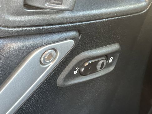 Used 2017 Jeep Wrangler Unlimited Rubicon w/ Connectivity Group image 16