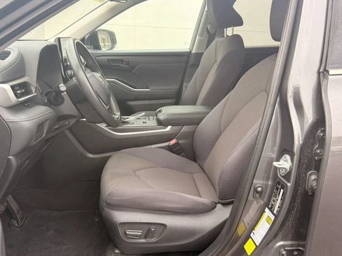 Used 2022 Toyota Highlander L FWD image 12