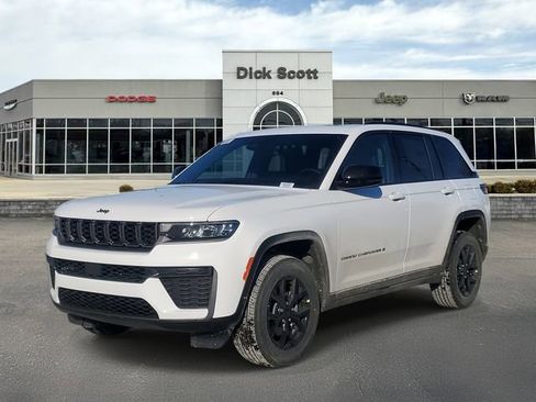 New 2026 Jeep Grand Cherokee Altitude AWD/4WD image 2