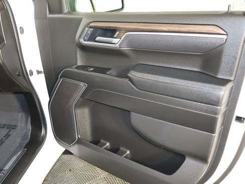 Used 2025 Chevrolet Silverado 1500 LT AWD/4WD image 40