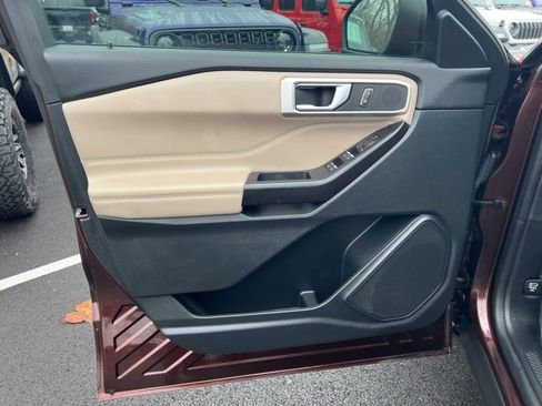 Used 2020 Ford Explorer XLT w/ Equipment Group 202A image 4