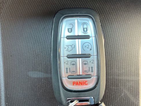 Used 2026 Chrysler Pacifica Select image 33