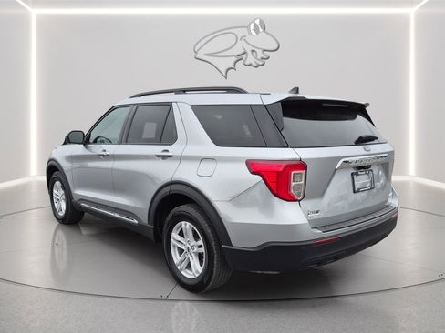 Used 2023 Ford Explorer XLT AWD/4WD image 4