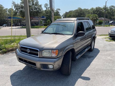 Used 2002 Nissan Pathfinder SE AWD/4WD image 4