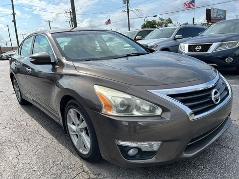 Used 2013 Nissan Altima 2.5 SV w/ 2.5SV Convenience Pkg FWD image 4