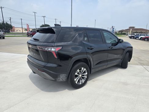 Used 2025 Chevrolet Equinox LT FWD image 3