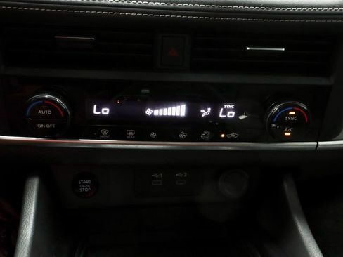 Certified 2025 Nissan Rogue SV FWD image 29