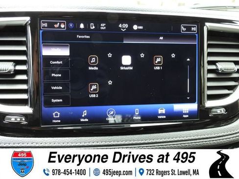Used 2023 Chrysler Pacifica Touring-L FWD image 26