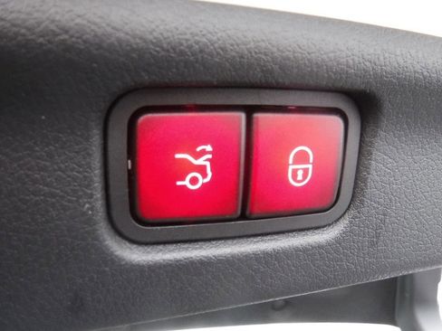 Used 2022 Mercedes-Benz C 300 4MATIC Sedan image 42