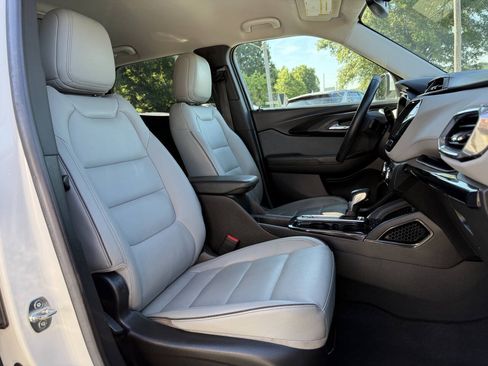 Used 2021 Chevrolet TrailBlazer LT w/ Premium Seating Package FWD image 14