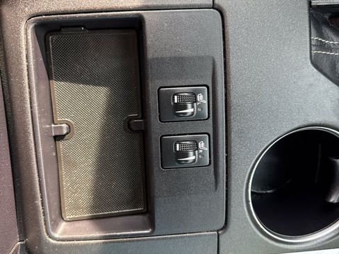 Used 2017 Toyota Camry XLE image 23