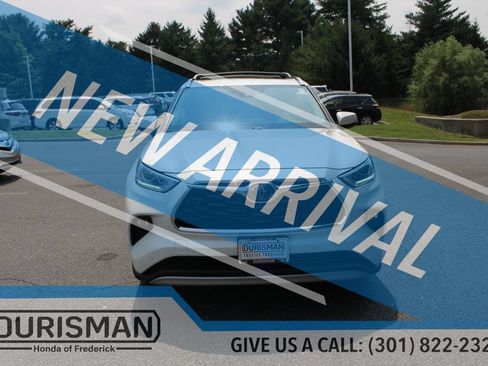 Used 2020 Toyota Highlander Platinum AWD/4WD image 4