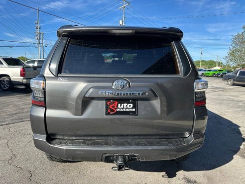 Used 2021 Toyota 4Runner SR5 AWD/4WD image 3