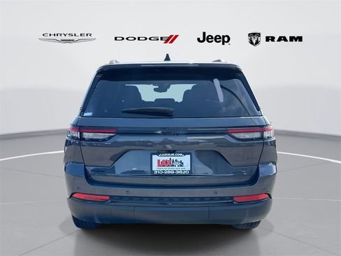 New 2024 Jeep Grand Cherokee Altitude image 4