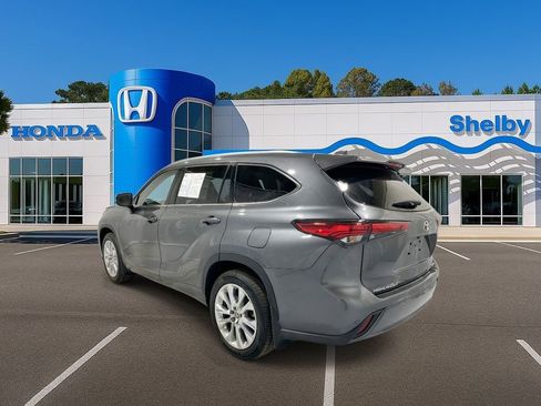 Used 2023 Toyota Highlander Limited image 6