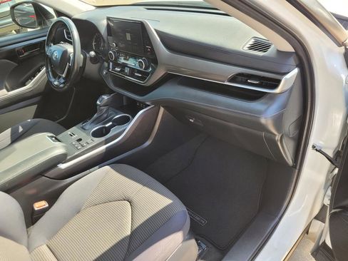 Used 2023 Toyota Highlander LE image 10