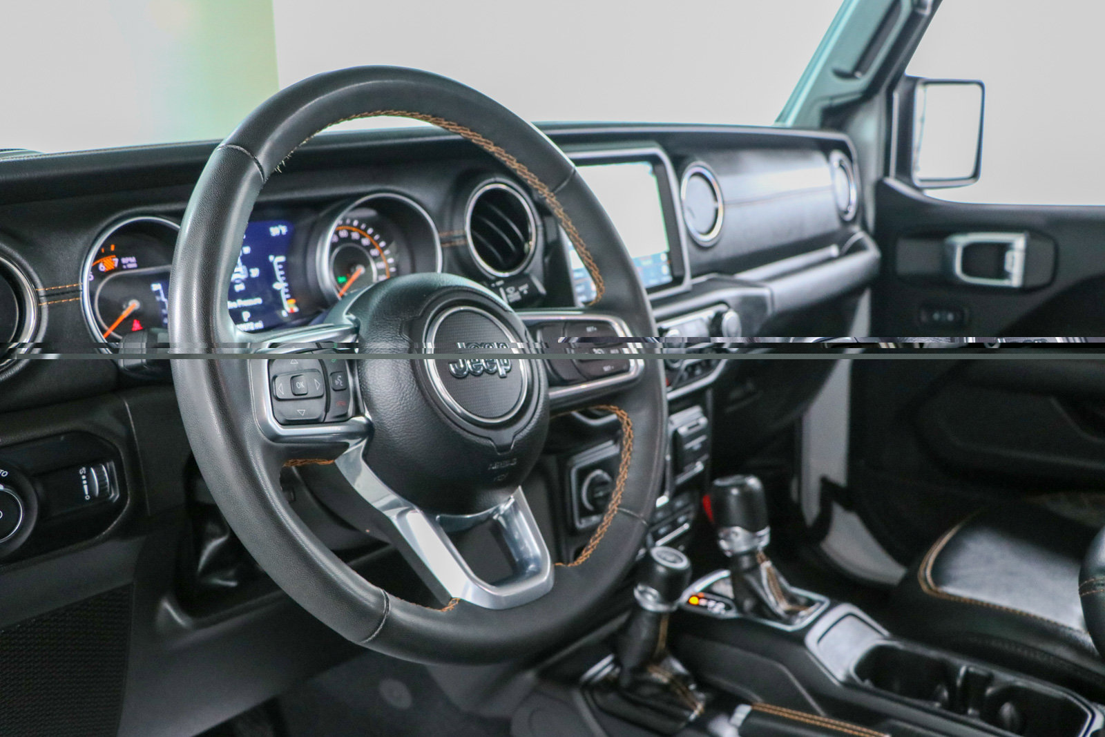 Used 2023 Jeep Wrangler Unlimited Sahara AWD/4WD image 23