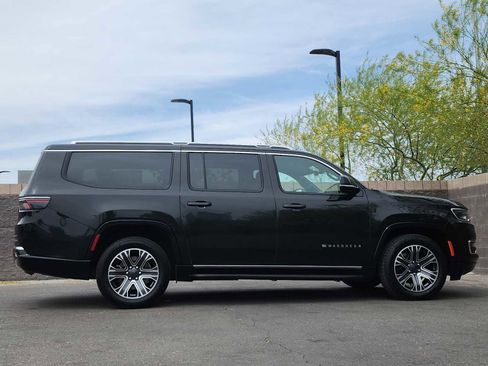 Used 2024 Jeep Wagoneer L Series II w/ Flexible Seating Group image 10