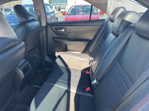 Used 2015 Toyota Camry SE image 11