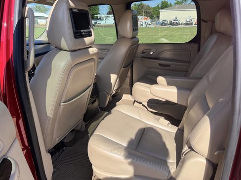 Used 2013 Cadillac Escalade ESV Premium AWD/4WD image 16