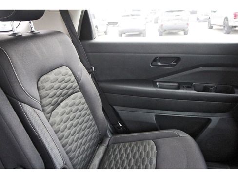 Used 2024 Nissan Pathfinder SV w/ SV Premium Package image 15