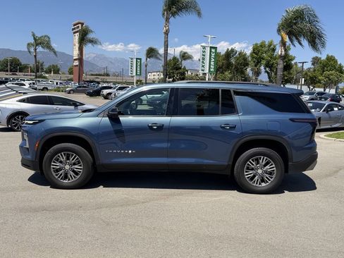 Used 2024 Chevrolet Traverse LT w/ Trailering Package AWD/4WD image 2