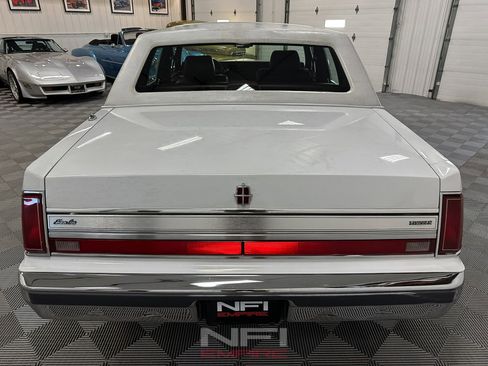 Used 1988 Lincoln Town Car Signature image 8
