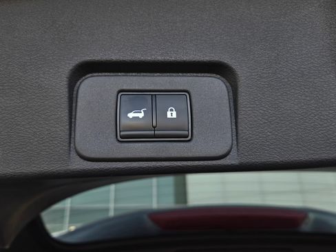 Used 2025 Nissan Rogue SV FWD image 24