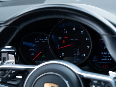 Certified 2021 Porsche Macan image 20