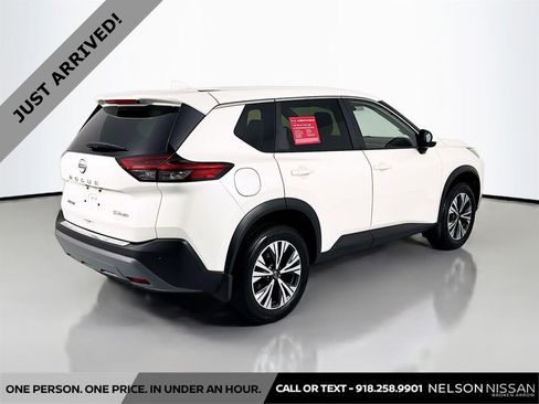 Used 2023 Nissan Rogue SV image 5