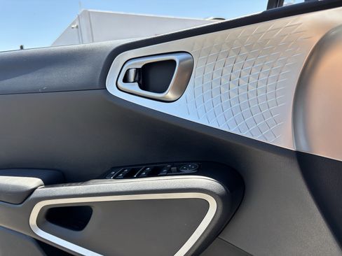 Certified 2025 Kia Soul LX w/ LX Technology Package FWD image 19