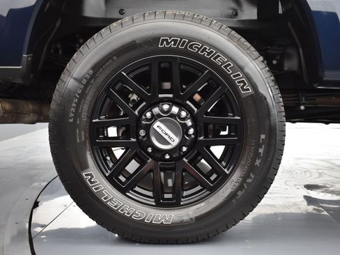 Used 2022 Ford F250 Lariat w/ Black Appearance Package image 17