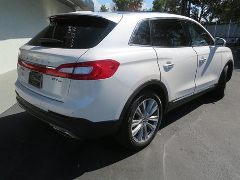 Used 2017 Lincoln MKX Reserve w/ Driver Assistance Package image 8