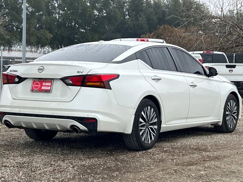 Used 2024 Nissan Altima 2.5 SV w/ SV Premium Package image 3